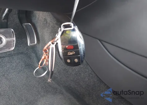 2019 Bentley Bentayga V8 z USA, uszkodzony, nr VIN SJAAM2ZV1KC025026